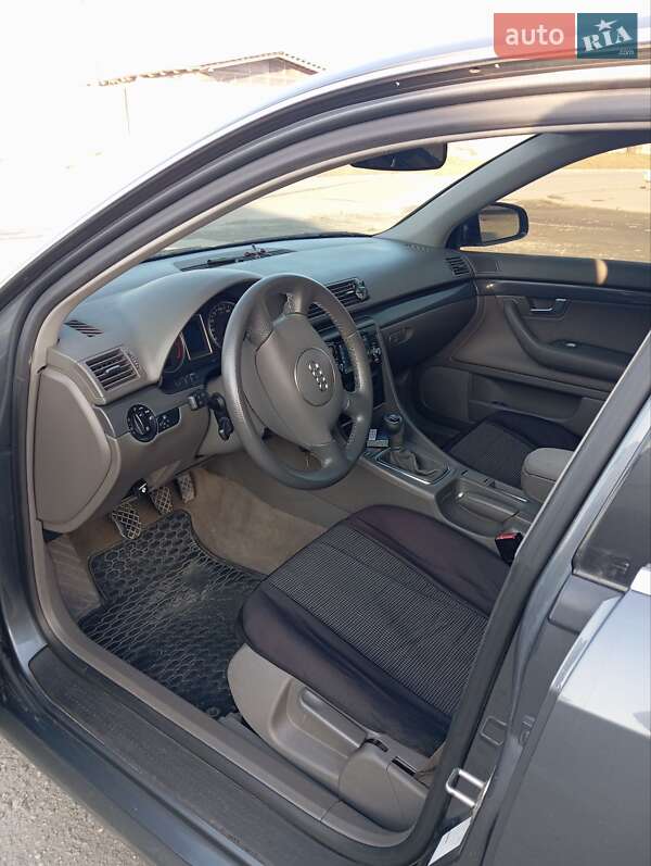 Седан Audi A4 2002 в Полонном