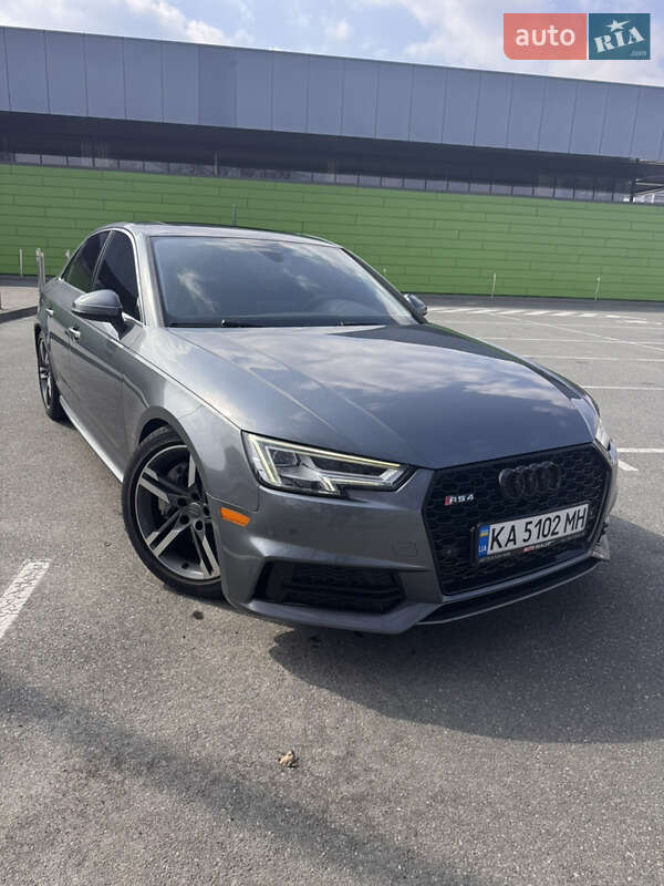 Седан Audi A4 2017 в 