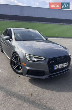 Седан Audi A4 2017 в 