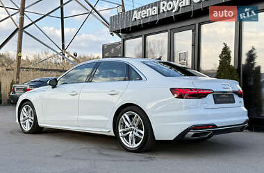 Седан Audi A4 2022 в 