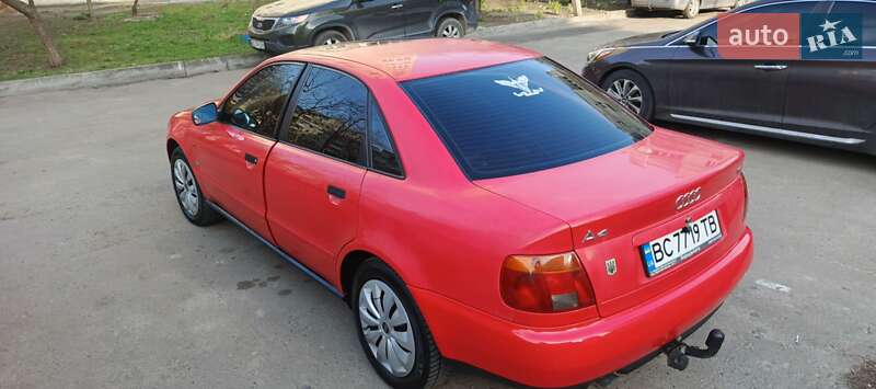 Седан Audi A4 1995 в Львове
