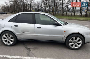Седан Audi A4 1996 в 
