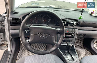 Седан Audi A4 1996 в 