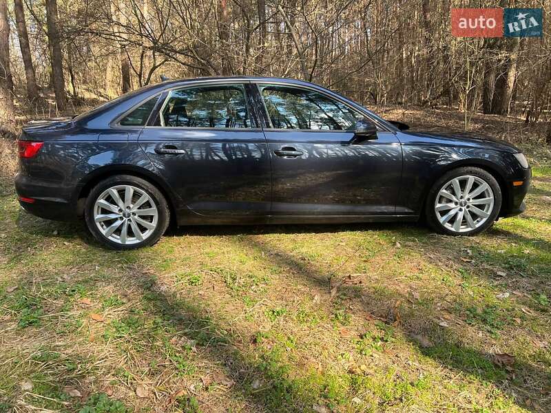Седан Audi A4 2017 в Звягеле
