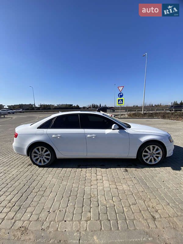 Седан Audi A4 2013 в Львове