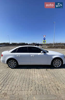 Седан Audi A4 2013 в 