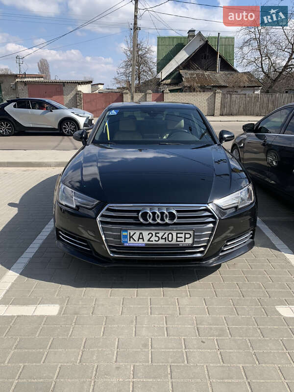 Седан Audi A4 2017 в Киеве