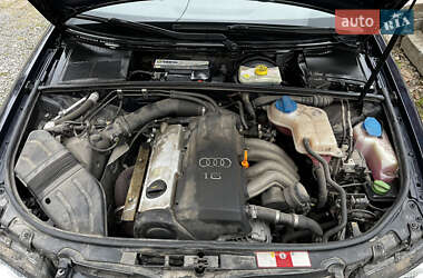Седан Audi A4 2004 в 