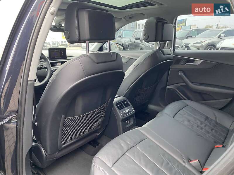 Седан Audi A4 2016 в Львове