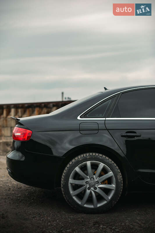 Седан Audi A4 2013 в Золочеве