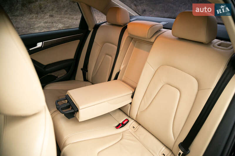 Седан Audi A4 2013 в Золочеве