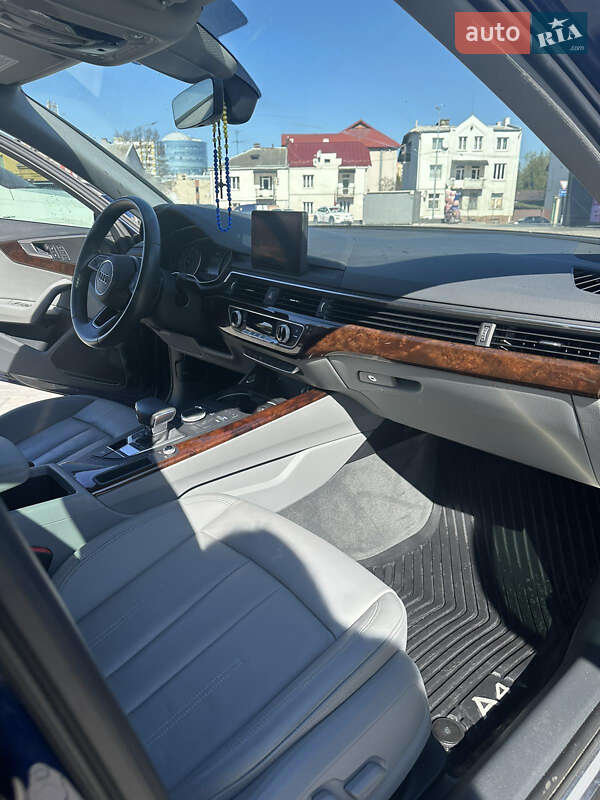 Седан Audi A4 2019 в Львові