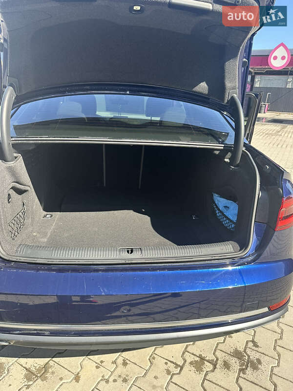 Седан Audi A4 2019 в Львові