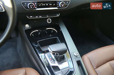 Седан Audi A4 2020 в 
