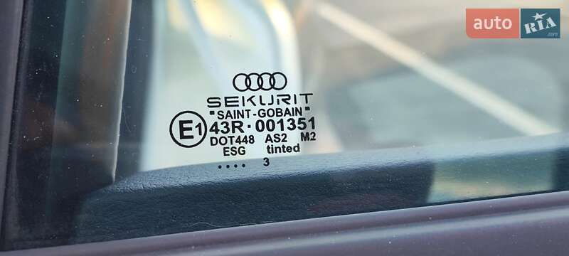 Седан Audi A4 2003 в Самборі