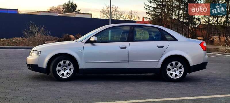 Седан Audi A4 2003 в Самборі