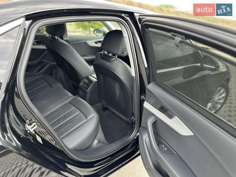 Седан Audi A4 2021 в Хмельницком