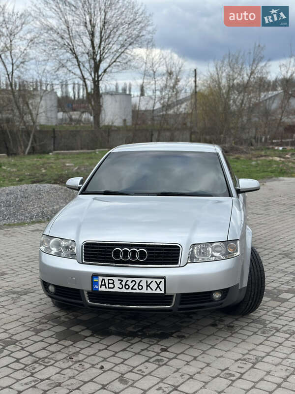 Седан Audi A4 2001 в 
