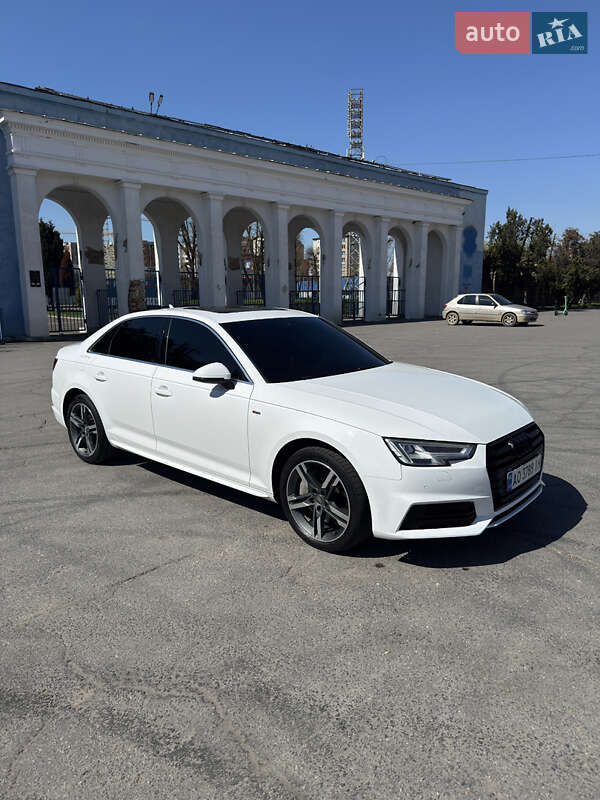 Седан Audi A4 2017 в Ужгороде