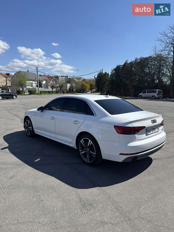 Седан Audi A4 2017 в Ужгороде