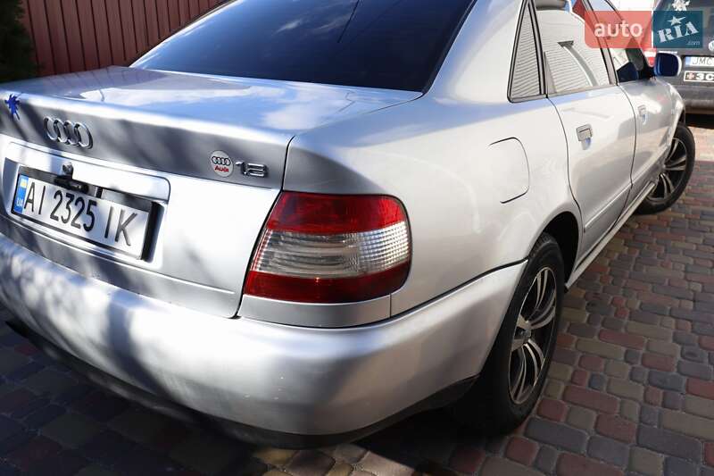 Седан Audi A4 1996 в Обухове