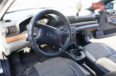 Седан Audi A4 1996 в Обухове