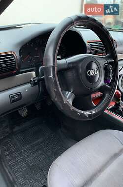 Седан Audi A4 1999 в 