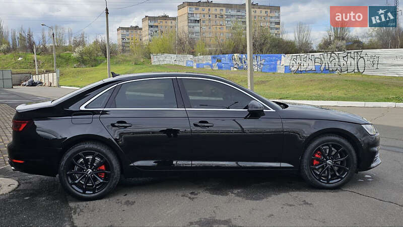 Седан Audi A4 2018 в Кривом Роге