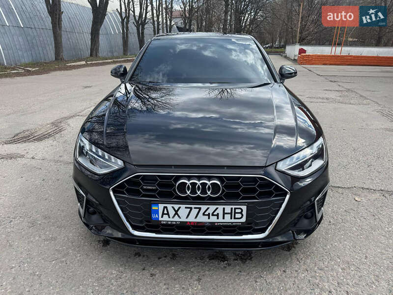 Седан Audi A4 2021 в 