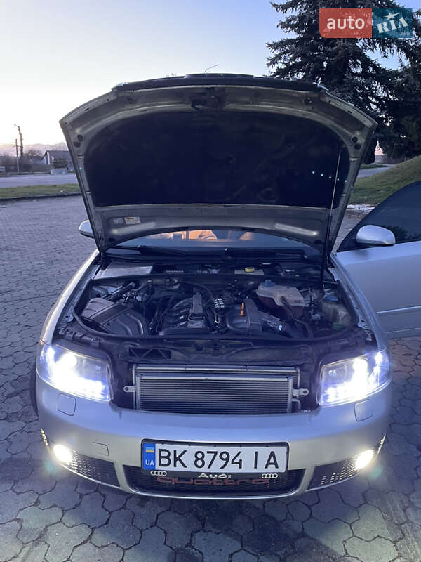 Седан Audi A4 2004 в Дубні