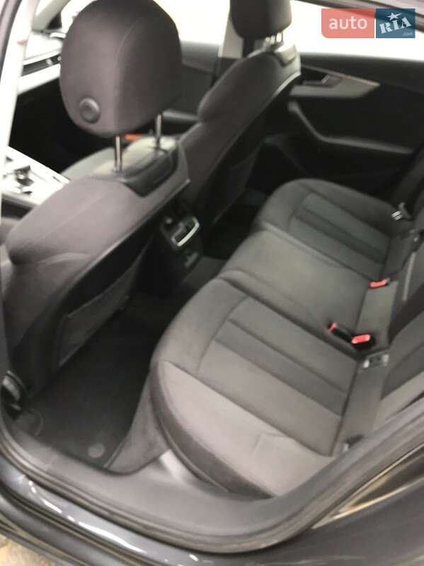 Седан Audi A4 2017 в Ивано-Франковске