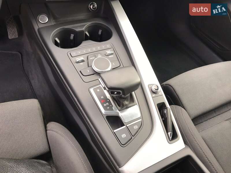 Седан Audi A4 2017 в Ивано-Франковске