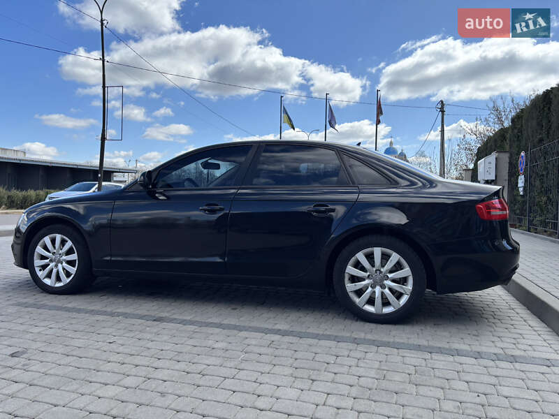 Седан Audi A4 2013 в Львове