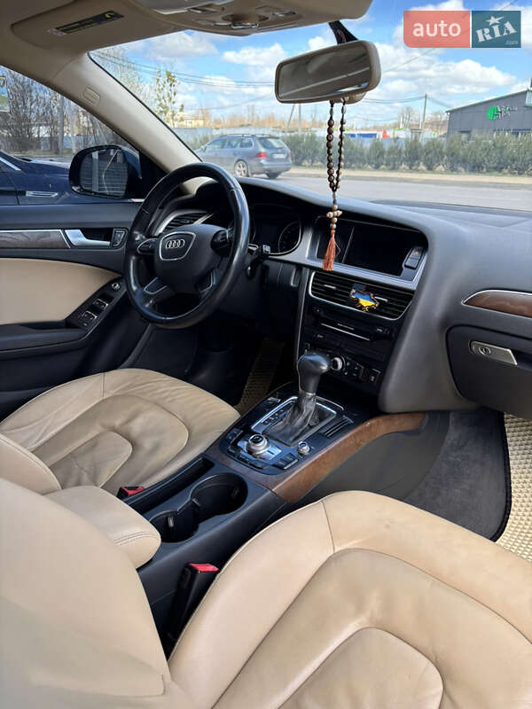 Седан Audi A4 2013 в Львове