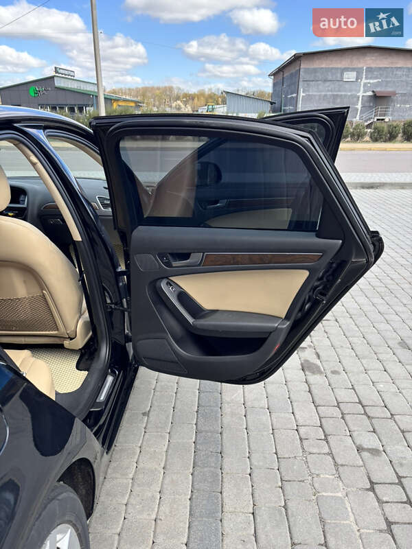 Седан Audi A4 2013 в Львове