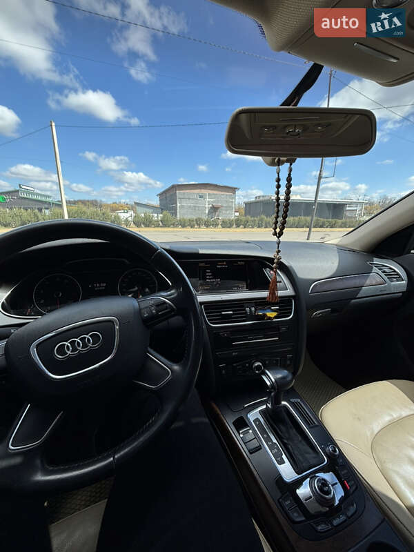 Седан Audi A4 2013 в Львове