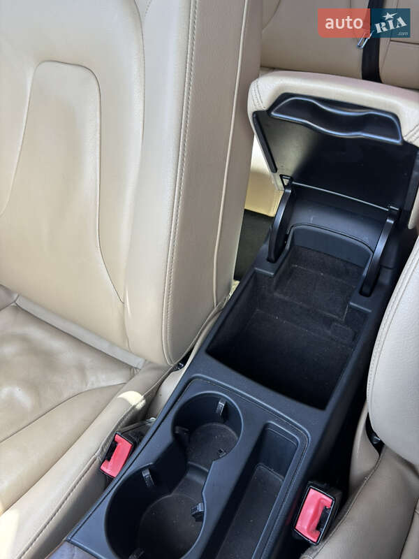 Седан Audi A4 2013 в Львове