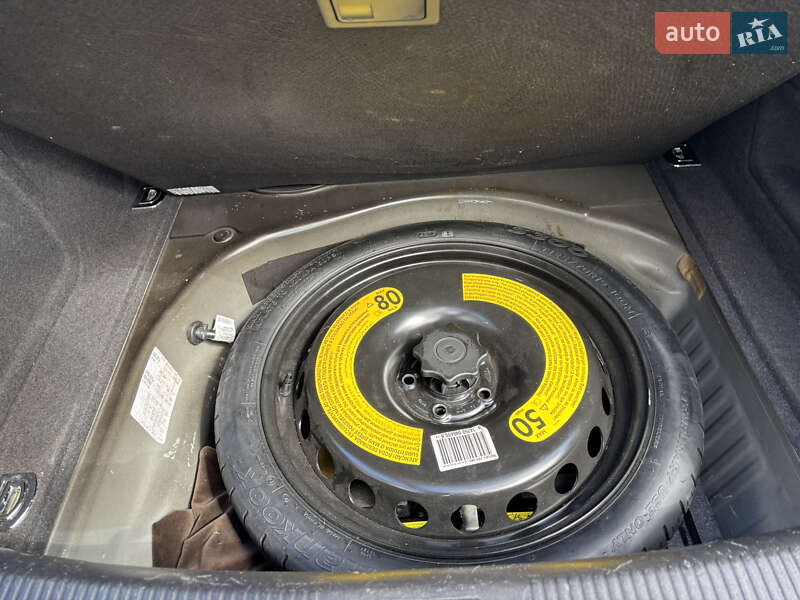 Седан Audi A4 2013 в Львове