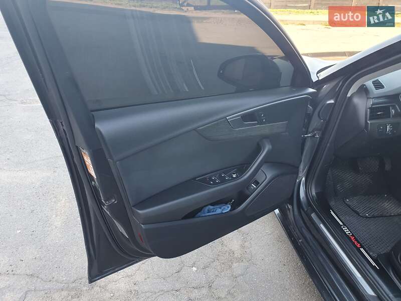 Седан Audi A4 2019 в Шпикові