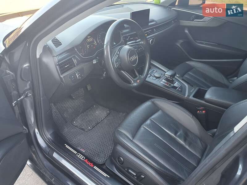 Седан Audi A4 2019 в Шпикові