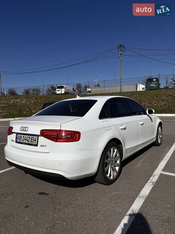 Седан Audi A4 2013 в Виннице