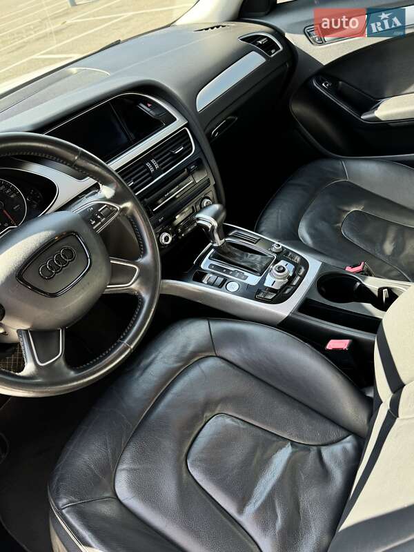 Седан Audi A4 2013 в Виннице