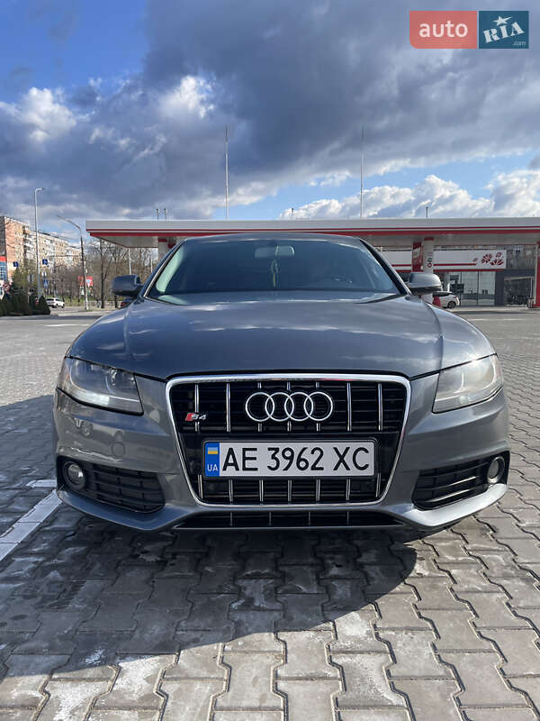 Седан Audi A4 2012 в 