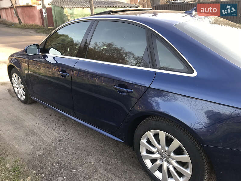 Седан Audi A4 2015 в Львове
