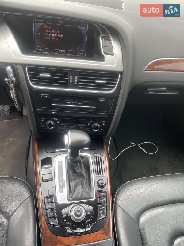 Седан Audi A4 2012 в Луцке