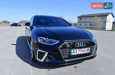 Седан Audi A4 2021 в 