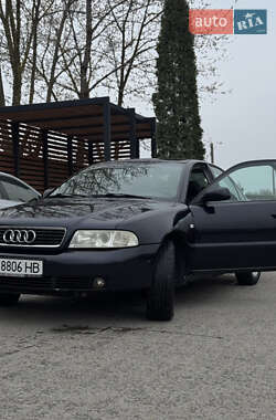 Седан Audi A4 2000 в 