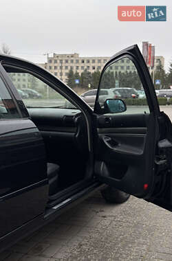 Седан Audi A4 2000 в 