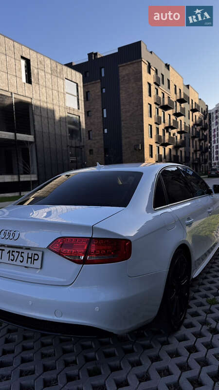 Седан Audi A4 2012 в Ивано-Франковске