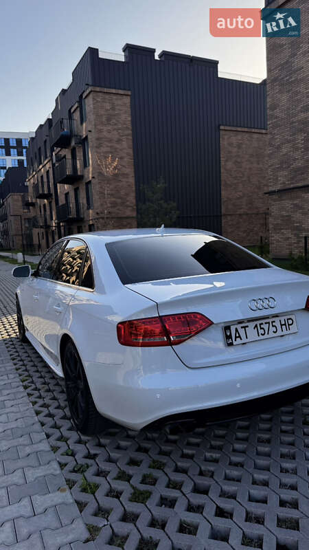 Седан Audi A4 2012 в Ивано-Франковске